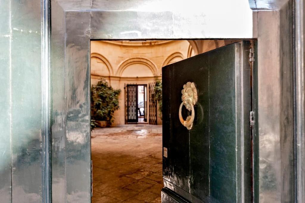 Casa Vacanze De Mari Lecce Exterior foto