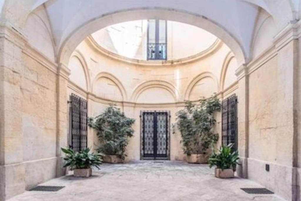 Casa Vacanze De Mari Lecce Exterior foto